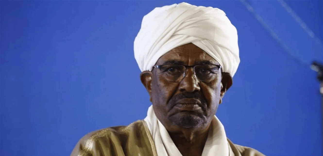 “الجنائية الدولية” تطالب السلطات السودانية بتسليم البشير