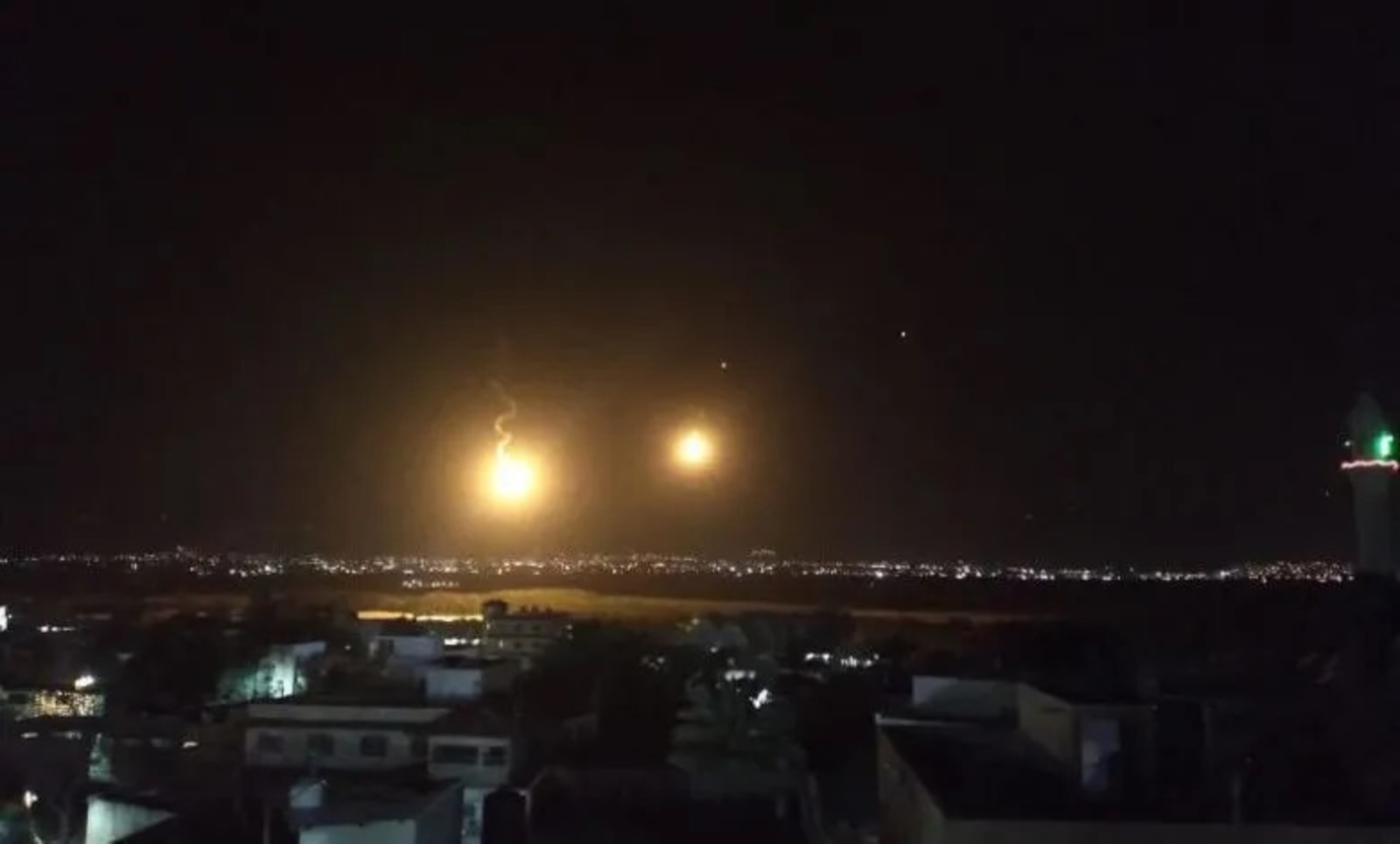 طيران الإحتلال يستهدف مواقع للجيش السوري بريف حمص