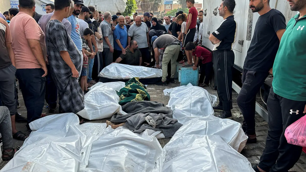 مجزرة جديدة – 24 شهيدا جراء قصف مستشفى بدير البلح