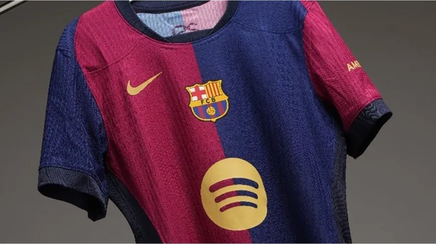برشلونة يكشف عن قميصه للموسم الجديد