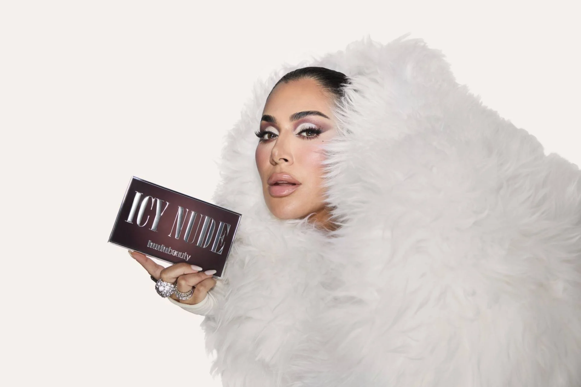 Huda Beautyَ ترفع الستار عن مجموعة Icy Nude