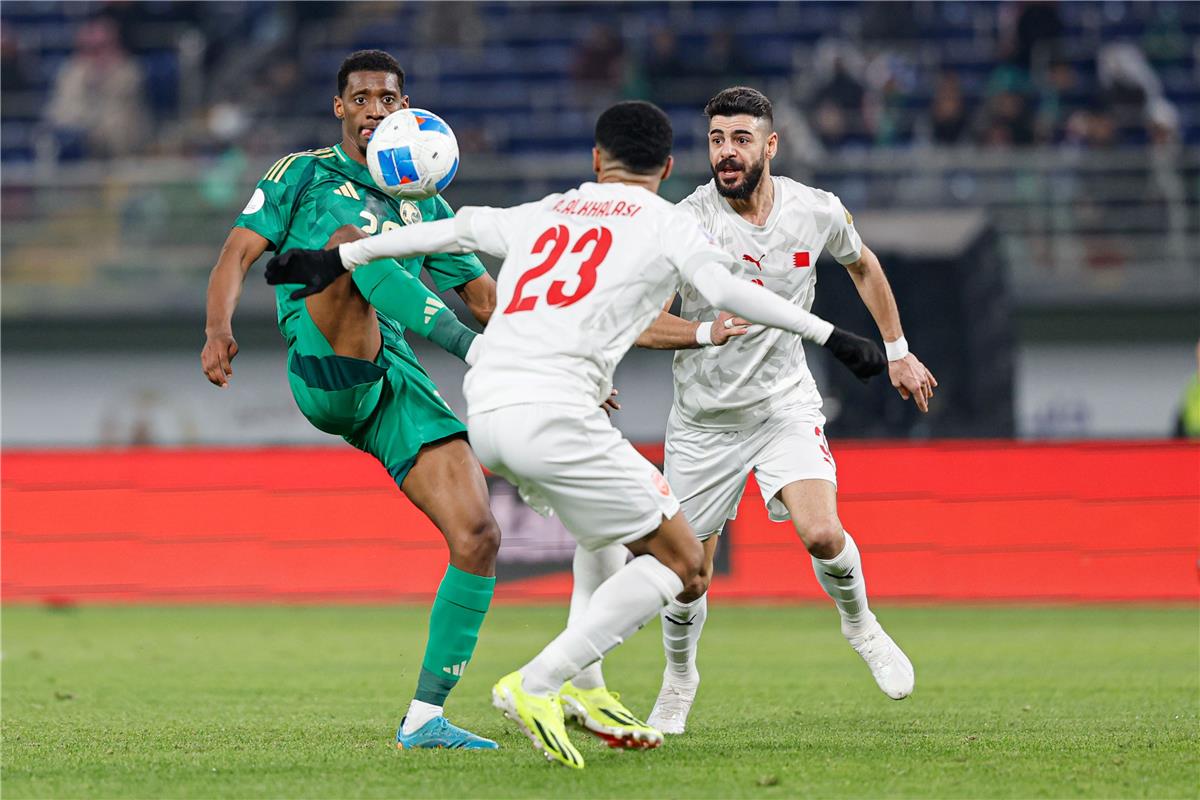 البحرين يفوز على العراق ويتأهل لنصف نهائي خليجي 26