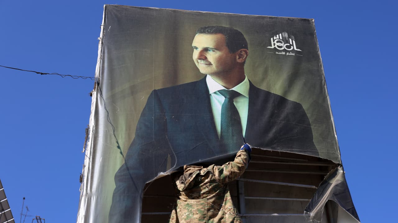 صورة لبشار الأسد في حلب تثير غضبا بين السوريين – شاهد