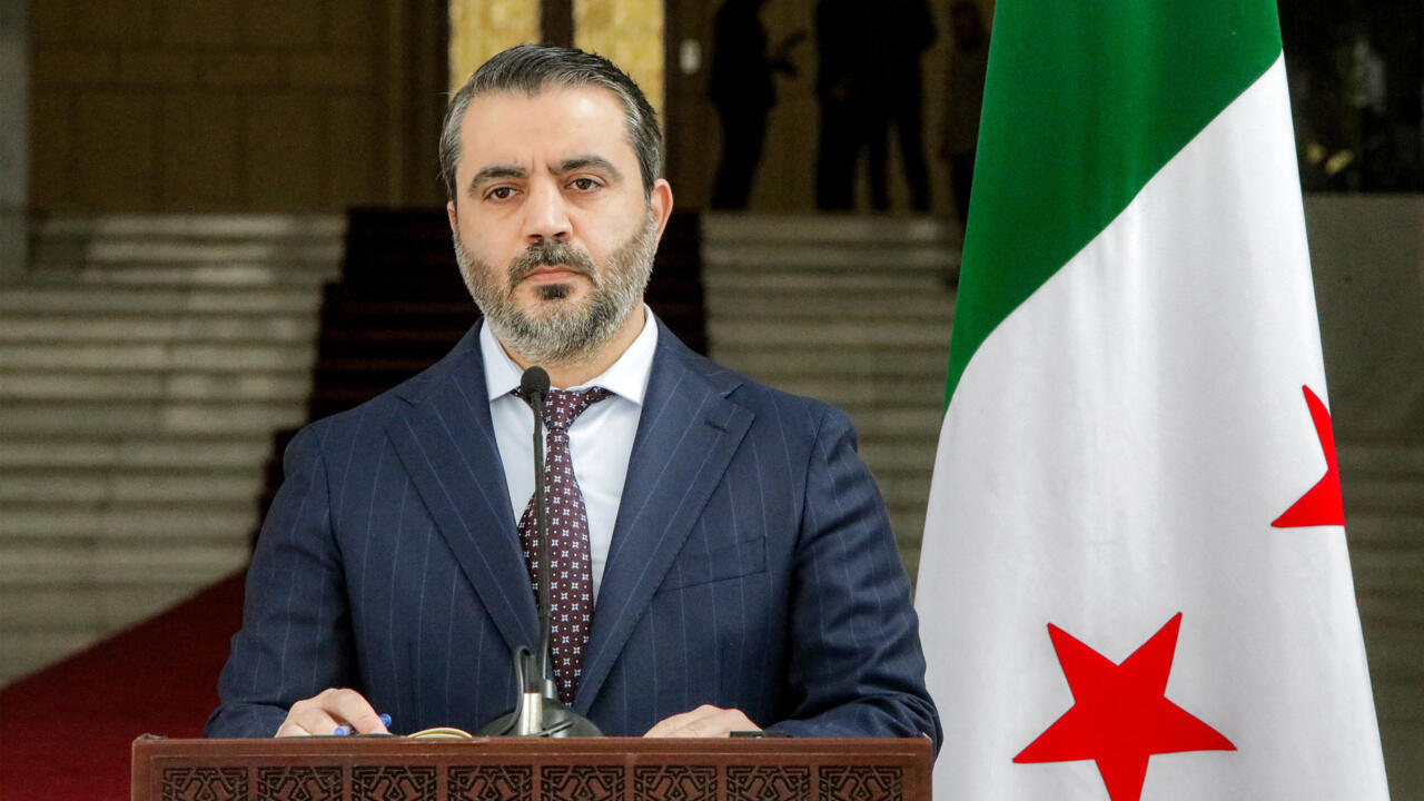 وفد سوري برئاسة وزير الخارجية يصل الإمارات