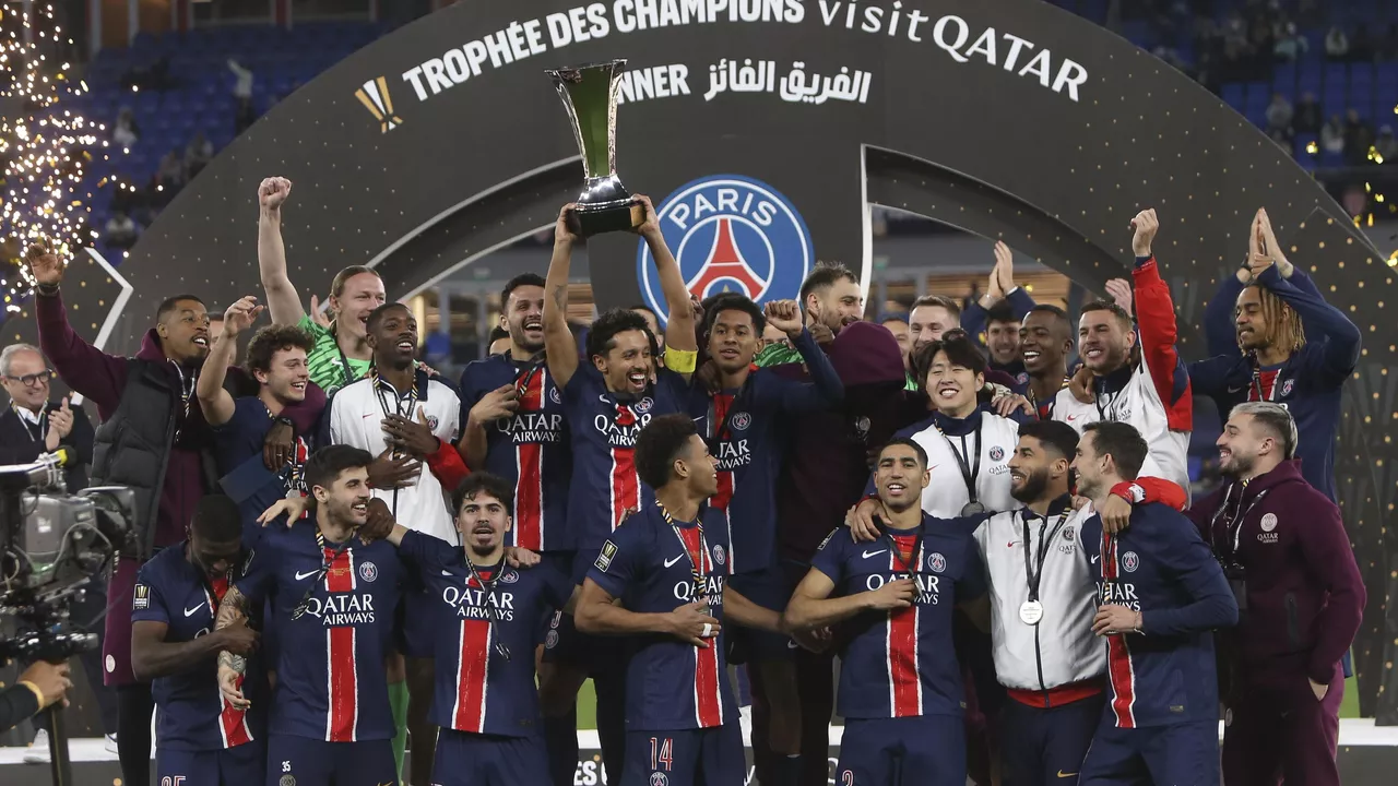 باريس سان جيرمان يتوج بلقب بطل كأس السوبر الفرنسي
