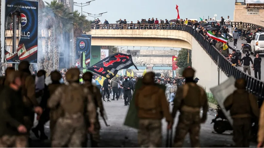 لبنان : الجيش يفض مظاهرة لأنصار حزب الله – شاهد