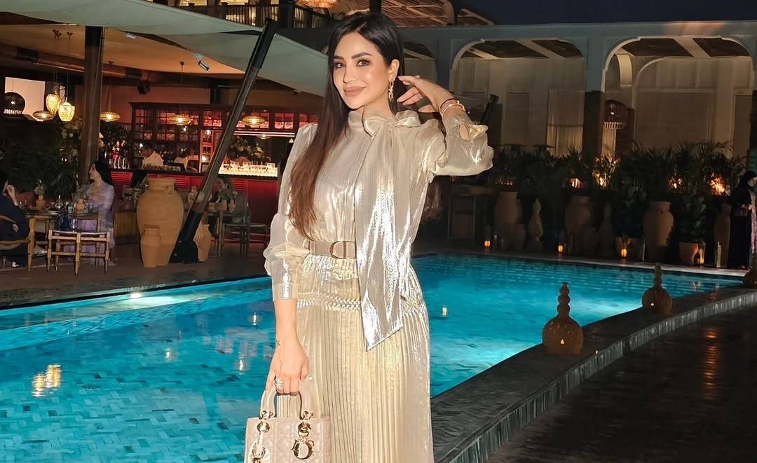 : تألق وأناقة لا مثيل لها: إطلالات النجمات في سحور Dior