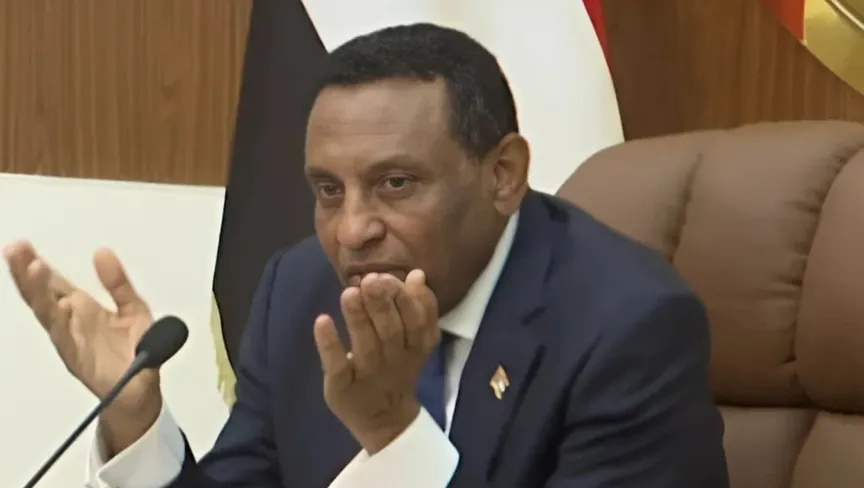 رئيس الوزراء السوداني يحل الحكومة
