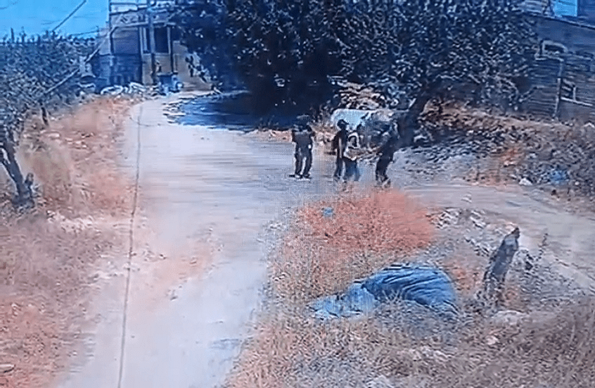 جيش الاحتلال يعتدي على عامل نظافة جنوب نابلس – شاهد