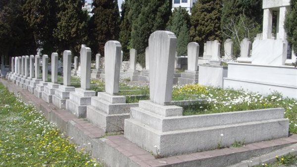 سقوط شاهد قبر يودي بحياة طفل