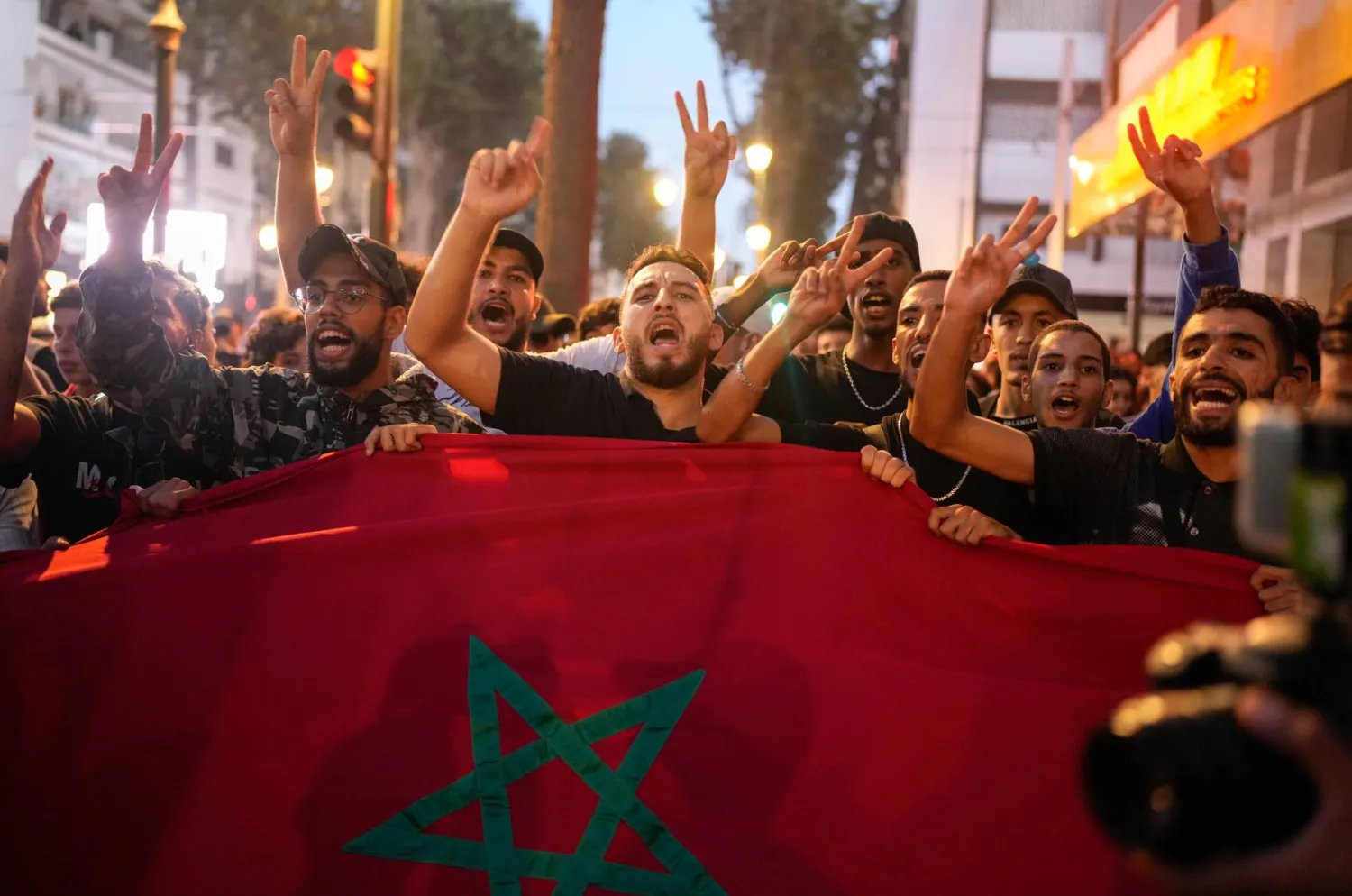 وزير مغربي يتبرّأ من صفته الحكومية أمام شباب جيل زد