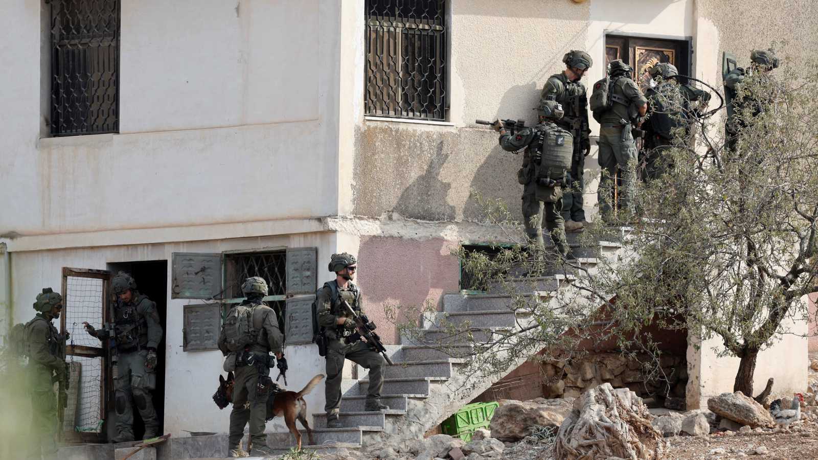 حملة اعتقالات إسرائيلية تطال 56 فلسطينيا في الخليل