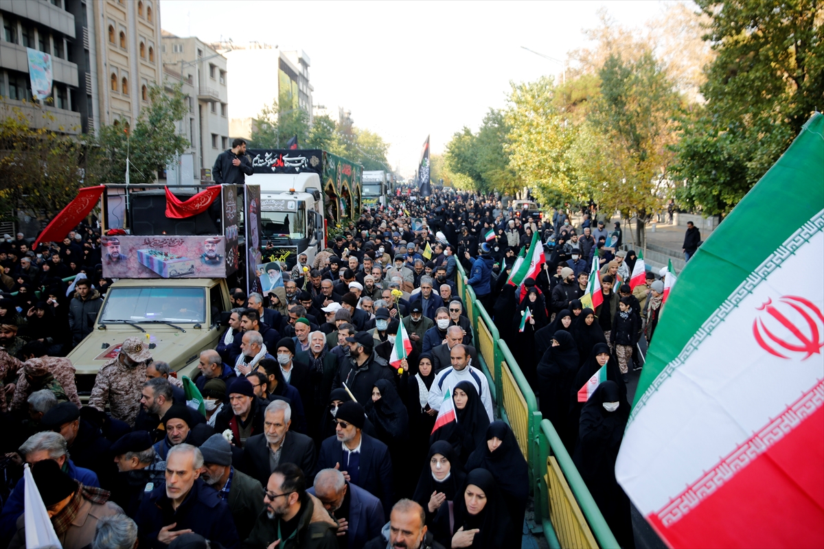 إيران تشيع رفات 300 جندي مجهولي الهوية قتلوا في الحرب العراقية-الإيرانية