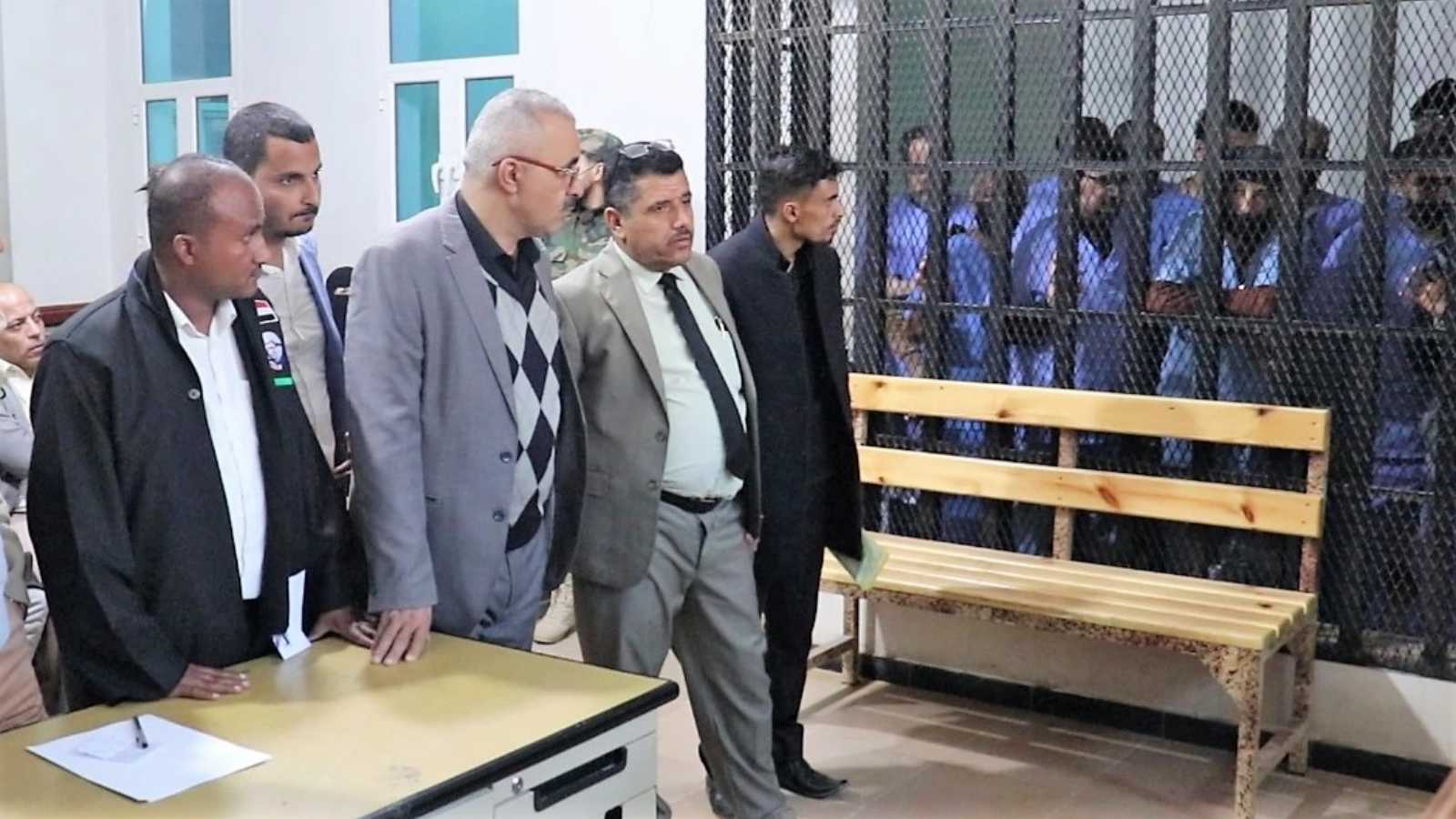 الحوثيون يبدأون محاكمة موظفي السفارة الأمريكية بتهمة التخابر