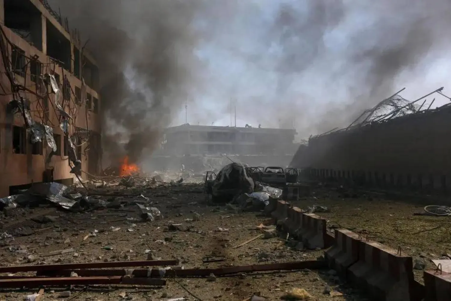 داعش يتبنى تفجير مطعم في أفغانستان – فيديو