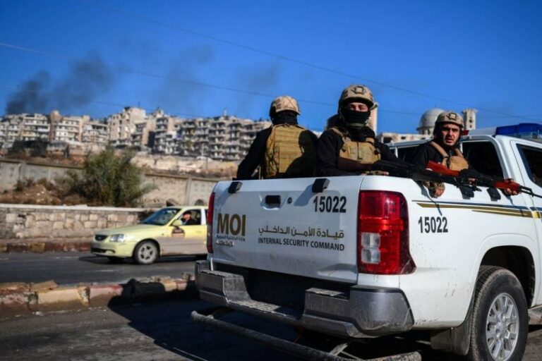 سوريا:حملة أمنية واسعة في حلب ضد “الفلول والشبيحة”
