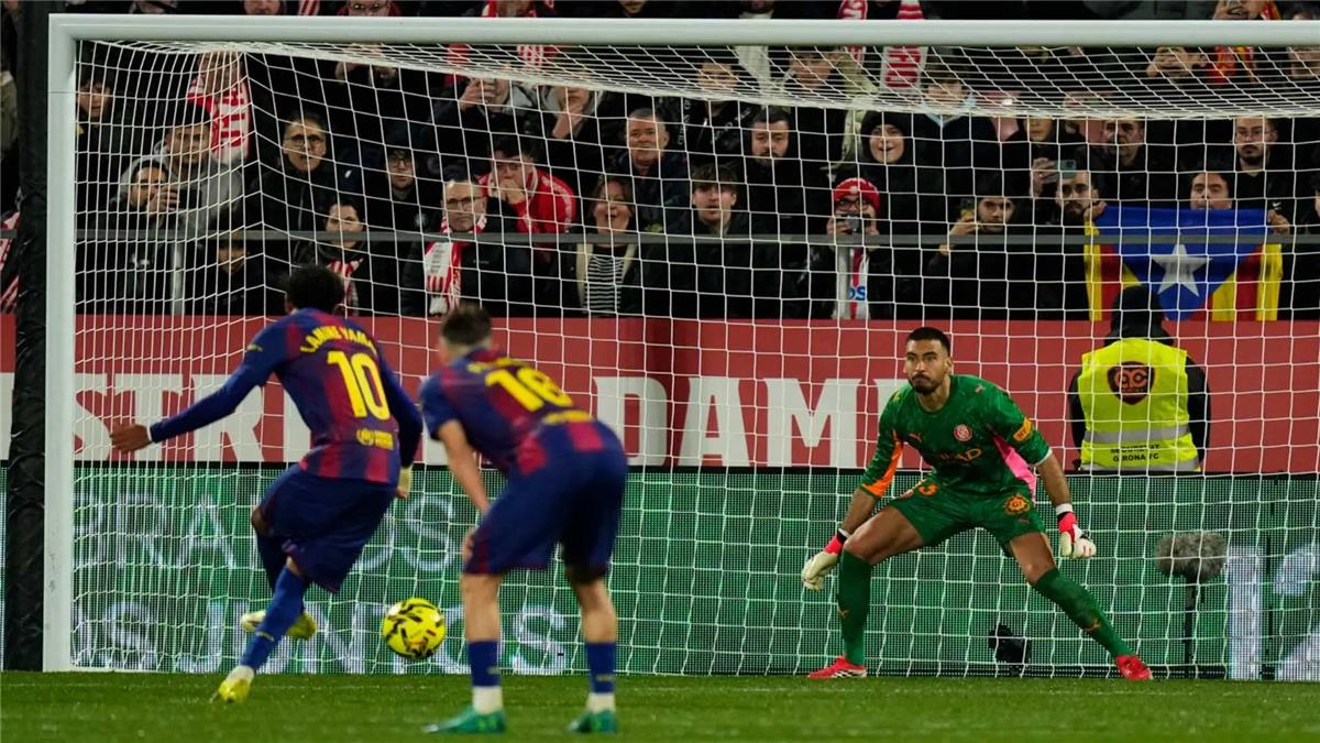 جيرونا يسقط برشلونة ويهدي ريال مدريد صدارة الليغا – شاهد
