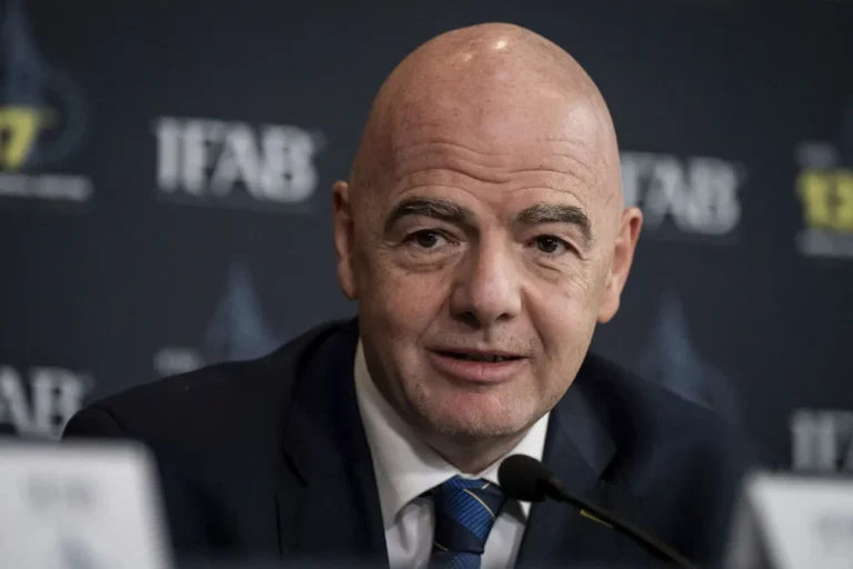 مطالب باقالة إنفانتينو بعد اتهامات بالتحيز لمنتخب الأرجنتين في كأس العالم