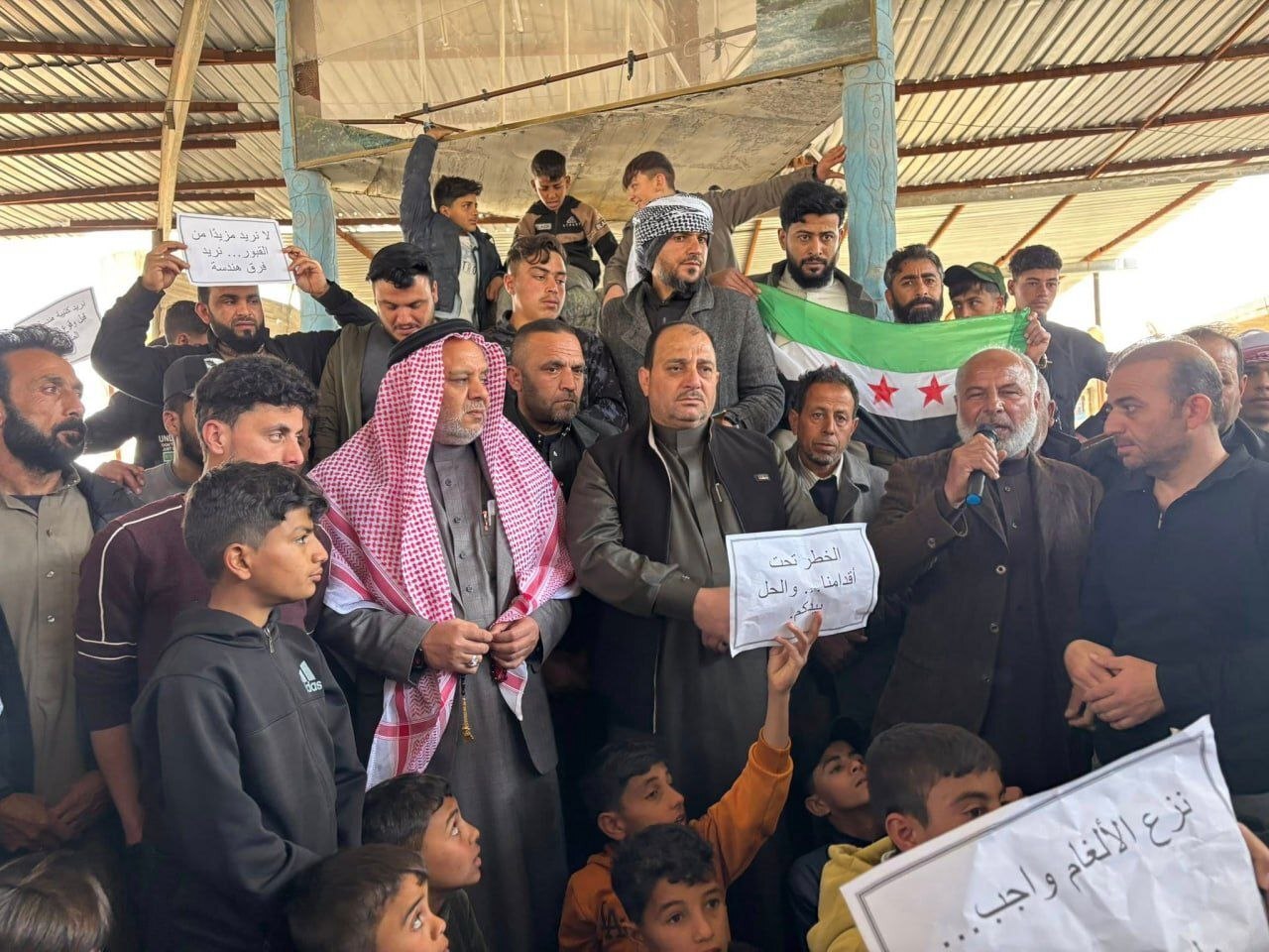 سوريا : وقفات احتجاجية في ريف الرقة للمطالبة بنزع الألغام
