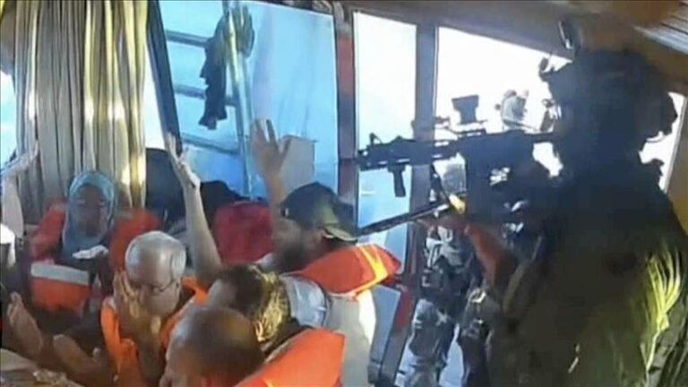 إيطاليا تلاحق بن غفير وكاتس بتهمة تعذيب نشطاء أسطول الصمود