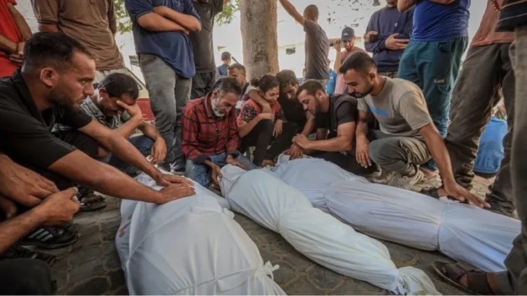 فيديو: غزة تشيع اكبر جنازة منذ اندلاع الحرب الاسرائيلية