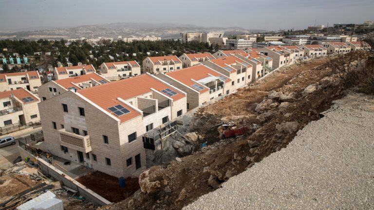 بريطانيا تطالب إسرائيل بوقف مشروع المستوطنات