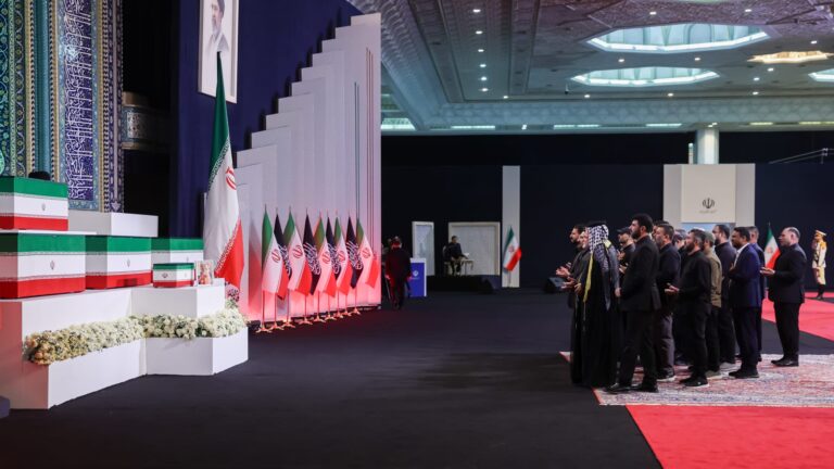 إسرائيل تسخر من مراسم تشييع خامنئي