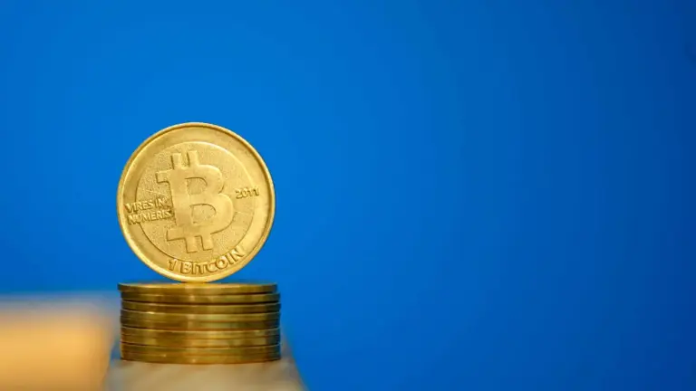 بيتكوين إلى 500 ألف دولار.. رهان كبير يصطدم بحسابات السوق