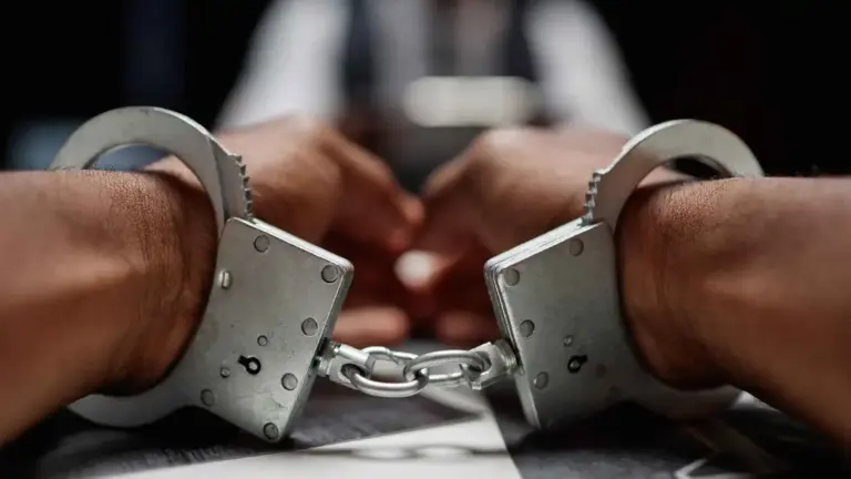 توقيف رجل في جنوب أفريقيا اُتهم بقتل زوجته وابنتيه بعد فراره