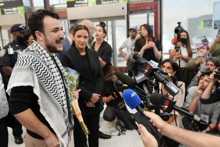 الناشط محمود خليل يقاضي جامعة كولومبيا – تغاضت عن مضايقة المتضامنين مع فلسطين