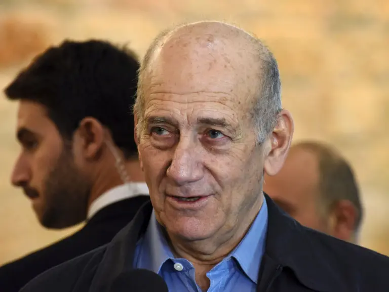 أولمرت: حكومة إسرائيل فاشية