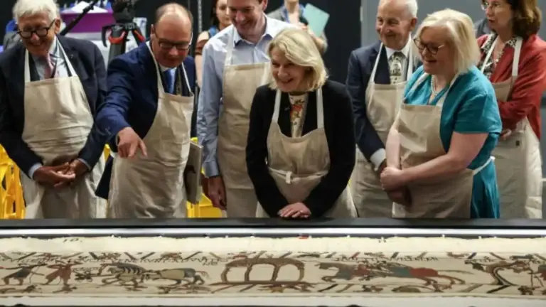 بعد 1000 عام.. بريطانيا تستعيد نسيج بايو في معرض استثنائي