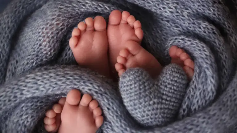 اليمن.. امرأة تضع 5 توائم في ولادة نادرة