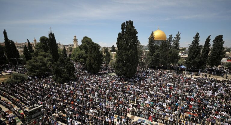 70 ألف مُصلِّ يؤدون الجمعة في المسجد الأقصى