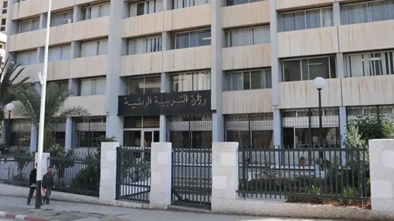 جدل في الجزائر بعد اعتماد الإنجليزية قبل الفرنسية في التعليم الابتدائي