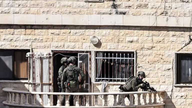 واشنطن تجبر إسرائيل على إخلاء منزل فلسطيني أمريكي في الضفة – شاهد