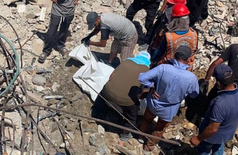 انتشال 112 جثمانًا من تحت الأنقاض في غزة… بينهم 40 طفلًا و38 امرأة