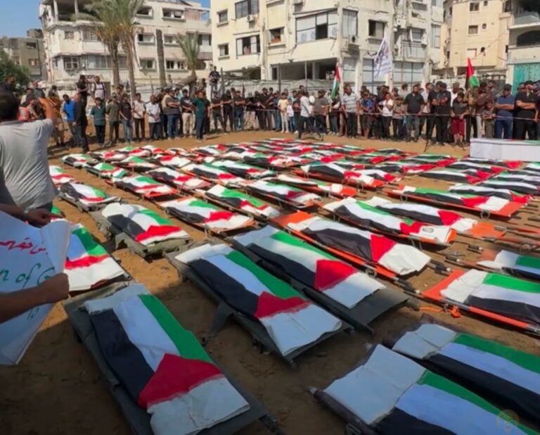 أكبر جنازة جماعية لعائلة فقدت 308 أفراد في غزة(صور)