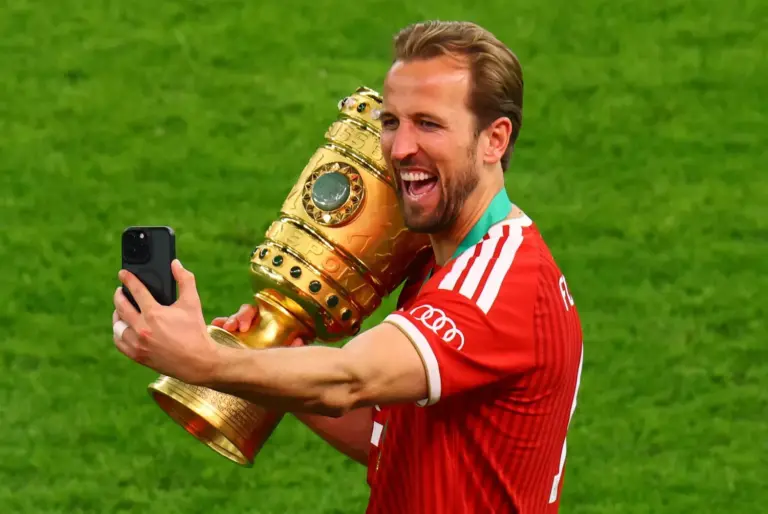 هاري كين يتوج بجائزة الحذاء الذهبي 2026
