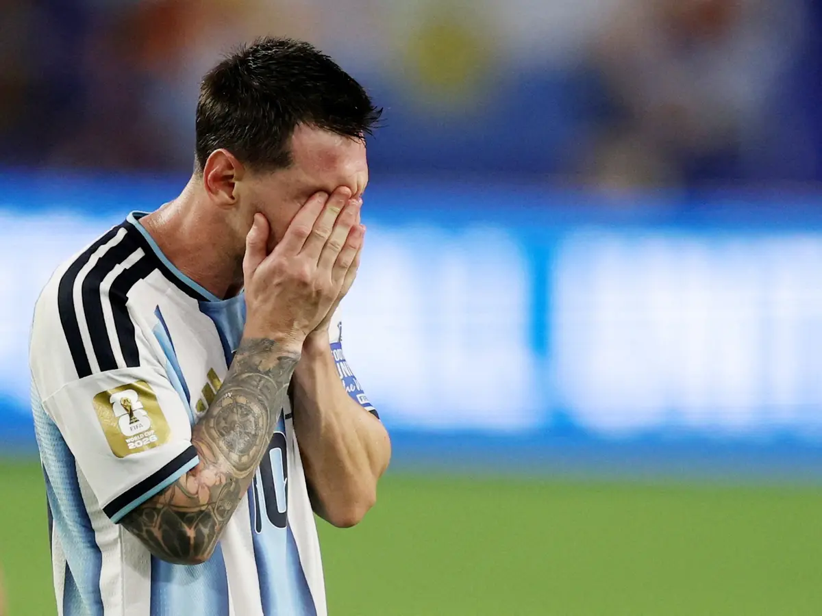 ميسي يودع منتخب الأرجنتين ويعتزل دوليا