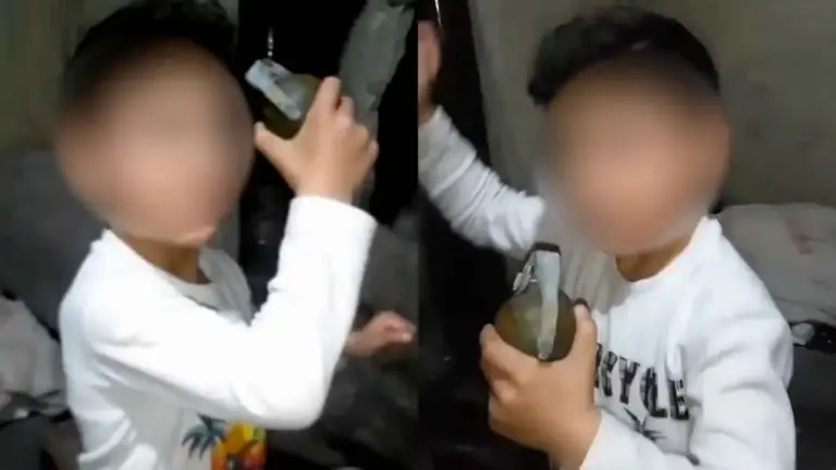 لبناني يعلم طفله استخدام القنابل اليدوية بدل الألعاب