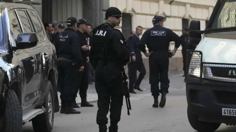 صهريج إسمنت يكشف حيلاً جديدة لتهريب المخدرات في الجزائر