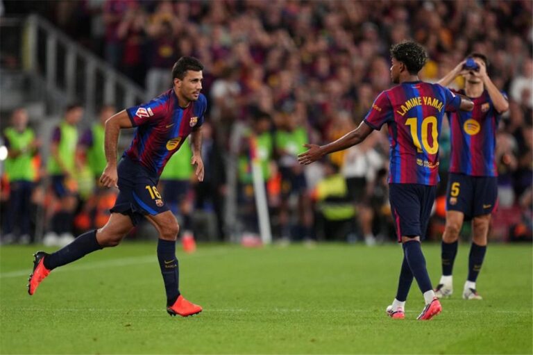 برشلونة يكتسح راسينج بسباعية في الدوري الإسباني