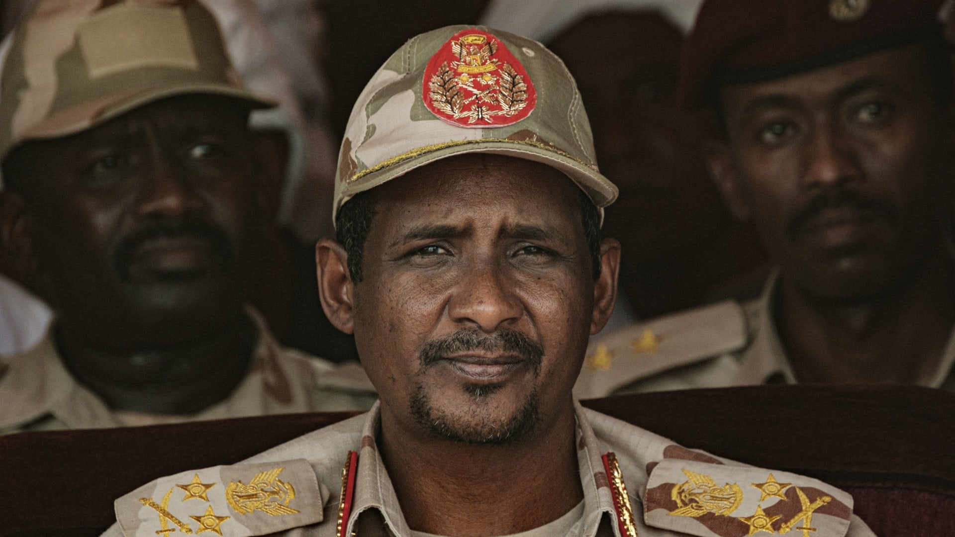 الجيش السوداني يقصف مقر إقامة حميدتي ومنازل قيادات بارزة في قوات الدعم السريع بنيالا