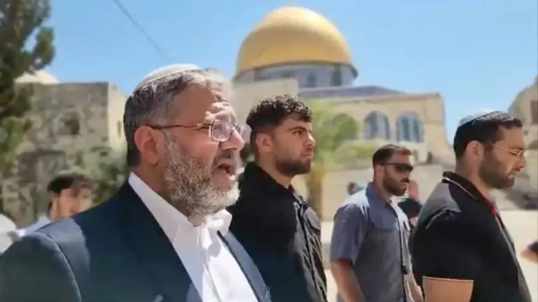 المتطرف بن غفير يقتحم المسجد الأقصى بحماية الشرطة