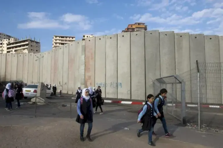إسرائيل تفرض منهاجها على المدارس في القدس الشرقية المحتلة
