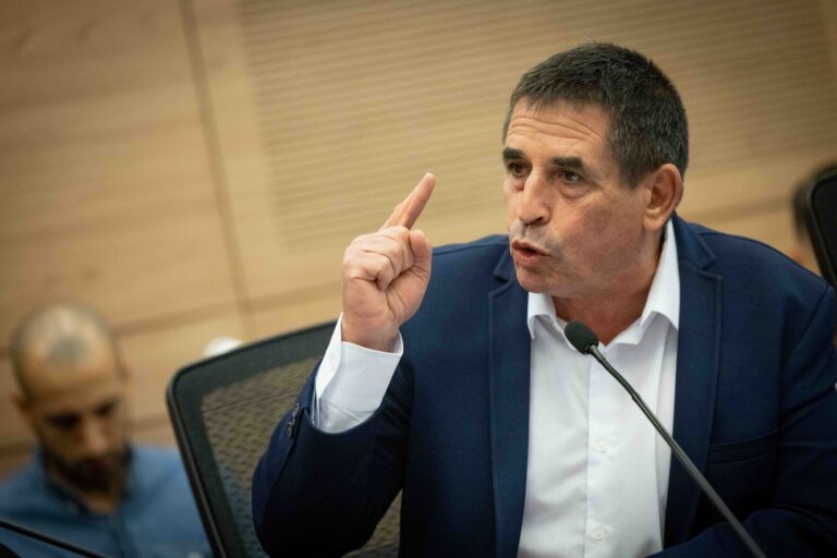 سياسي يهودي ينضم إلى حزب عربي في محاولة للإطاحة بنتنياهو