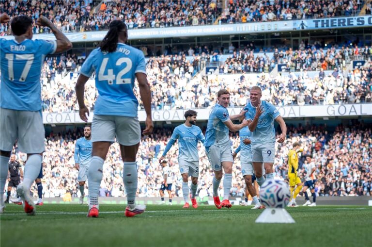 بـ10 لاعبين – مانشستر سيتي يفوز على مانشستر يونايتد