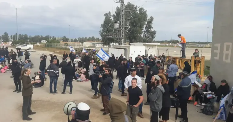 الاحتلال يغلق معبري رفح وكرم ابو سالم بحجة الأعياد