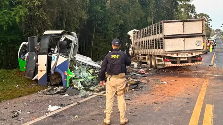 مصرع 6 وإصابة 43 في حادث تصادم بالبرازيل